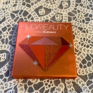Huda Beauty- Topaz Obsessions Palette